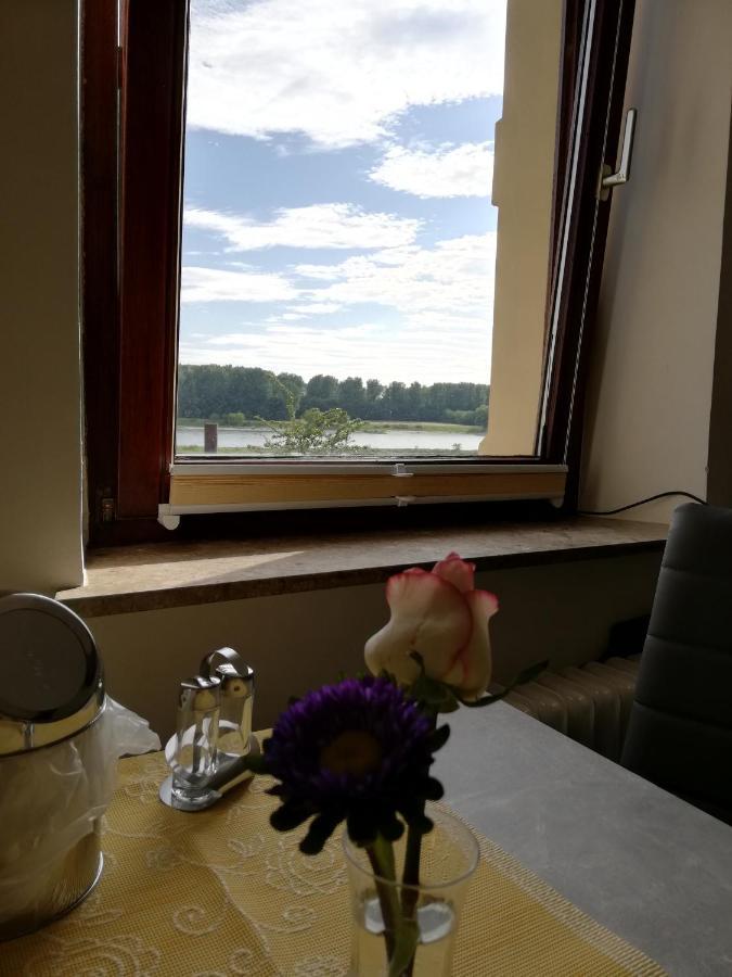 Riverside In Hitdorf Am Rhein - Zentral An Der A1 Und 59 3*