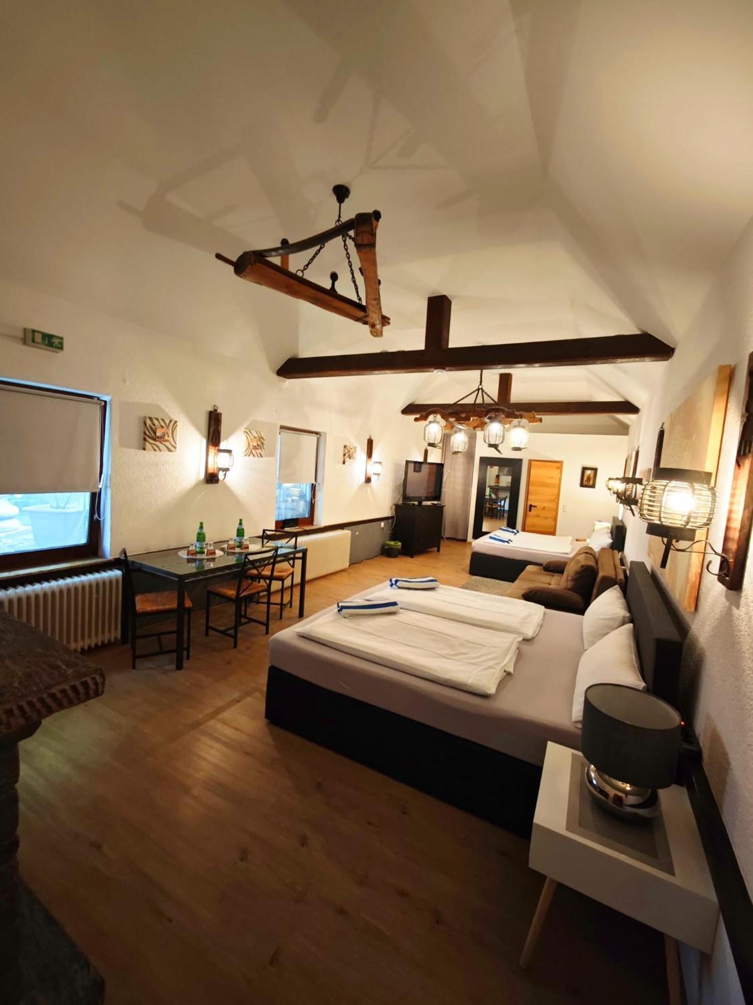 Hotel Riverside In Hitdorf Am Rhein - Zentral An Der A1 Und 59